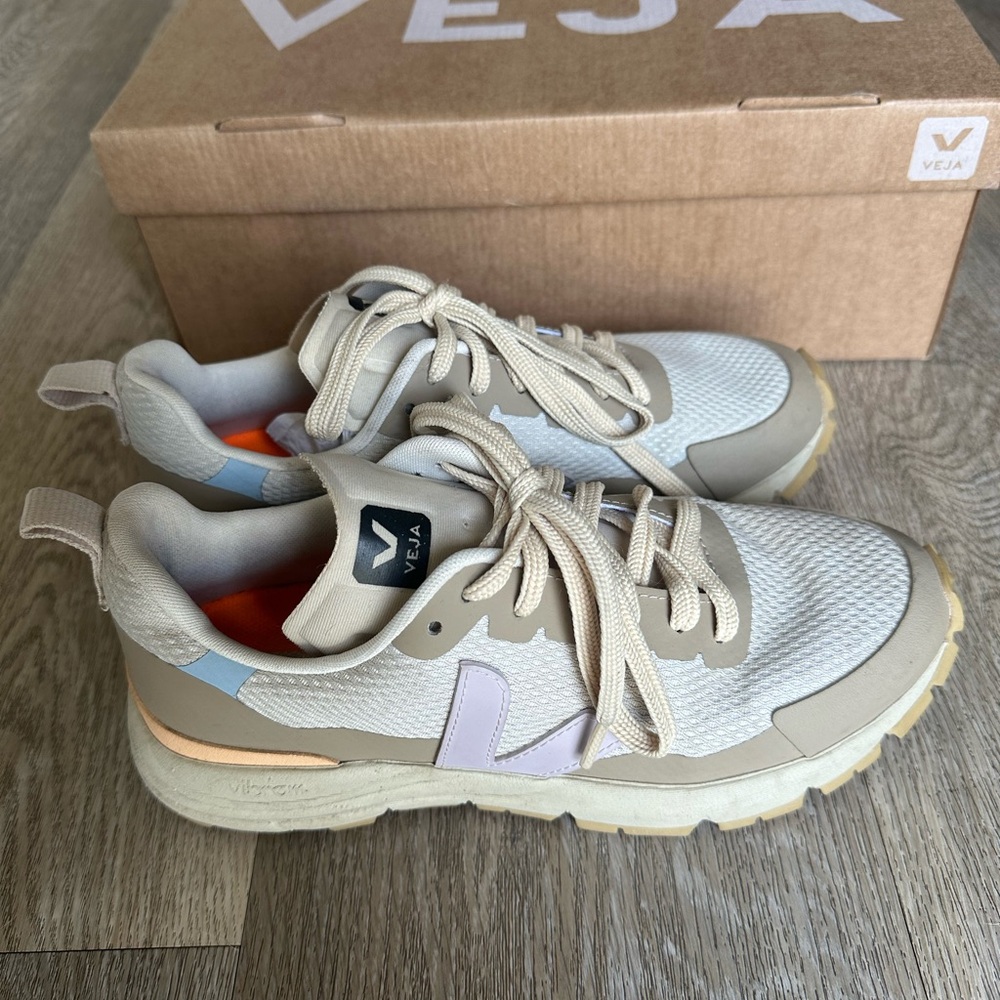 EUC VEJA Dekkan Alveomesh Sneakers